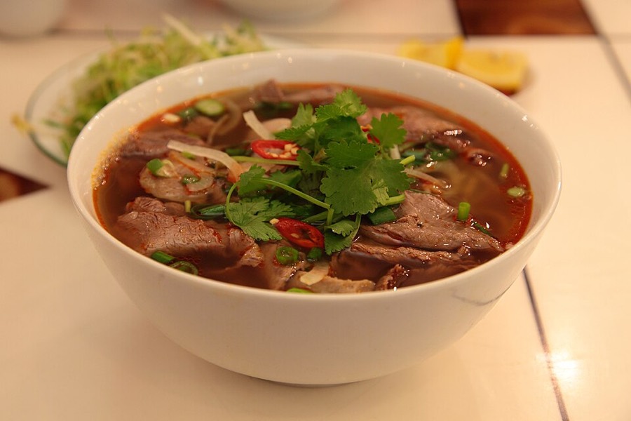 Ăn gì ở Huế?